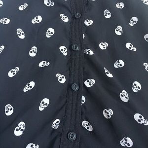 Black Sleeveless Skull Button Up Top